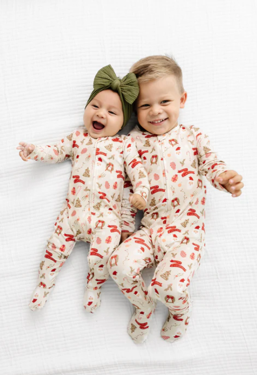 Mistletoe Zipper Footies